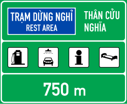 Biển chỉ dẫn khoảng cách đến nơi đỗ xe trong trạm dừng nghỉ